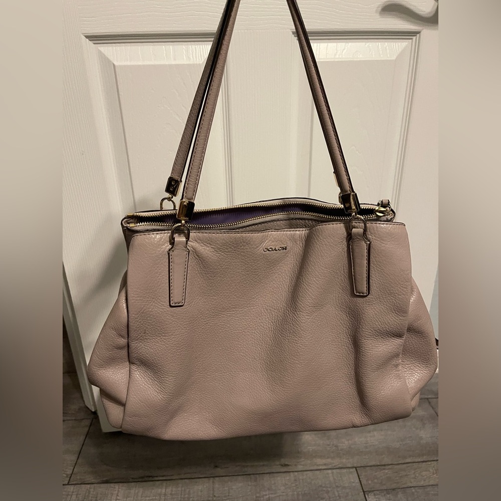 Coach Women's beige Leather Shoulder Bag